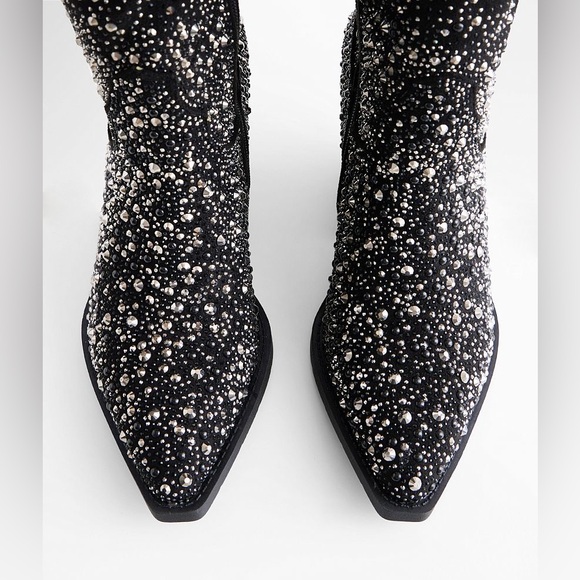 NWT NEVER WORN - bedazzled boots from buckle - Picture 4 of 10